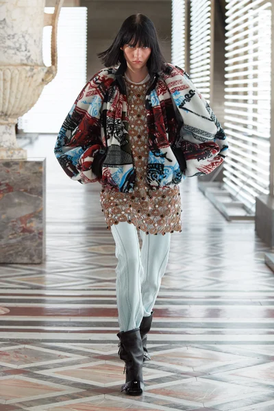 Look 7